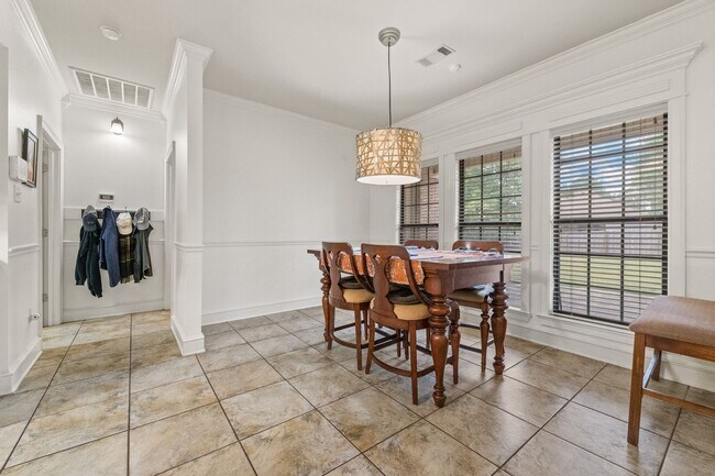 Building Photo - Solar Provided on Great Maumelle home