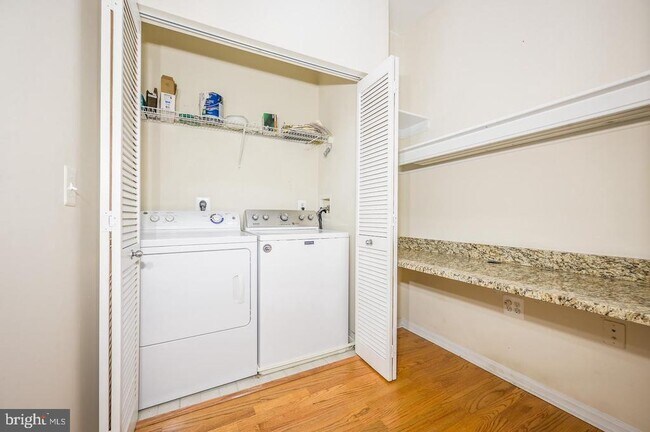 Building Photo - 2765 Centerboro Dr