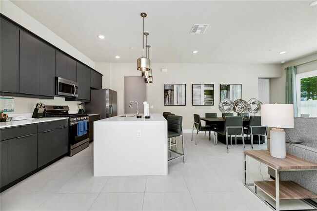 Building Photo - 7740 Sandy Ridge Dr