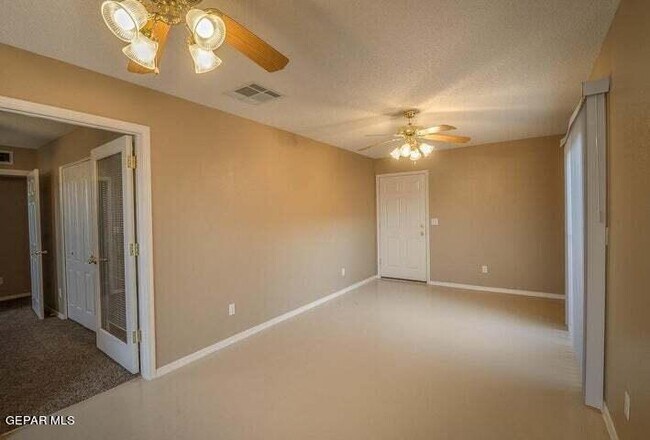 Building Photo - 6243 Oryx Cir