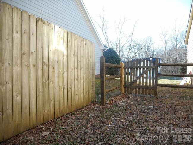 Building Photo - 6611 Flat Creek Dr