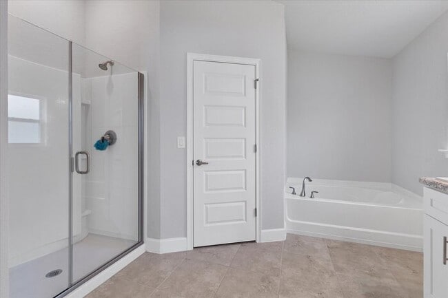 Building Photo - Welcome in to this beautiful Unfurnished -...