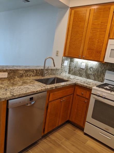 Building Photo - 382 Montecito Way