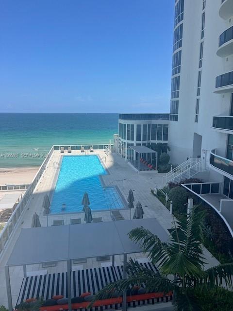 Building Photo - 15901 Collins Ave
