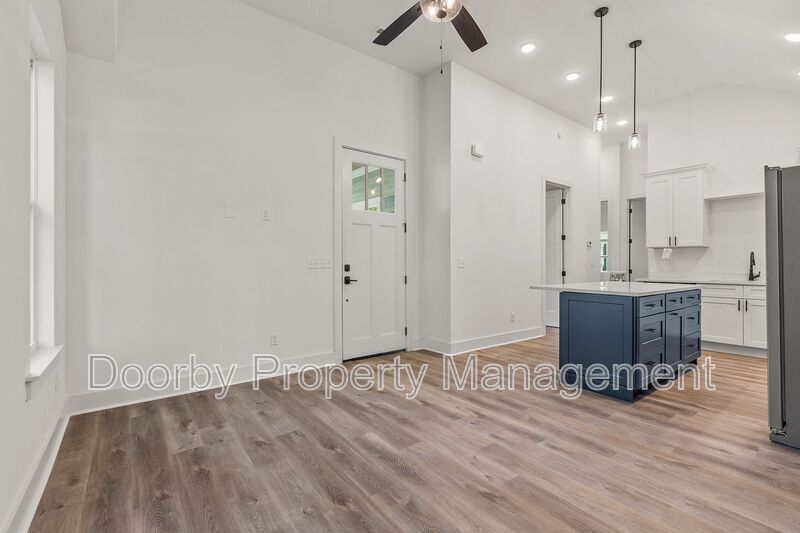 Building Photo - 2305 Kirby Ave