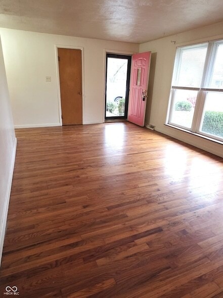 Building Photo - 10701 Broadway St