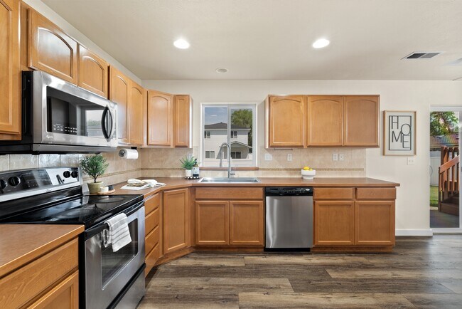 Building Photo - 1610 N Corbin Ln