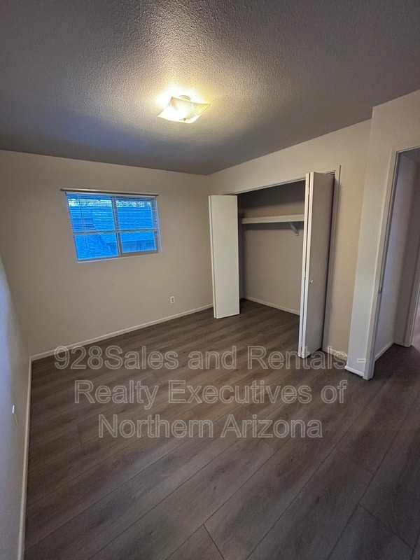 Building Photo - 906 W Summit Ave