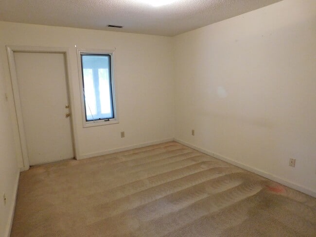 Building Photo - 7 Pillory Cir