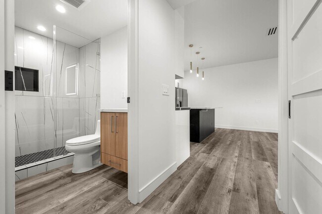 Building Photo - 1920 S Sherbourne Dr