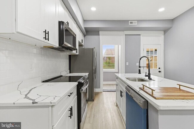 Building Photo - 1651 Darley Ave