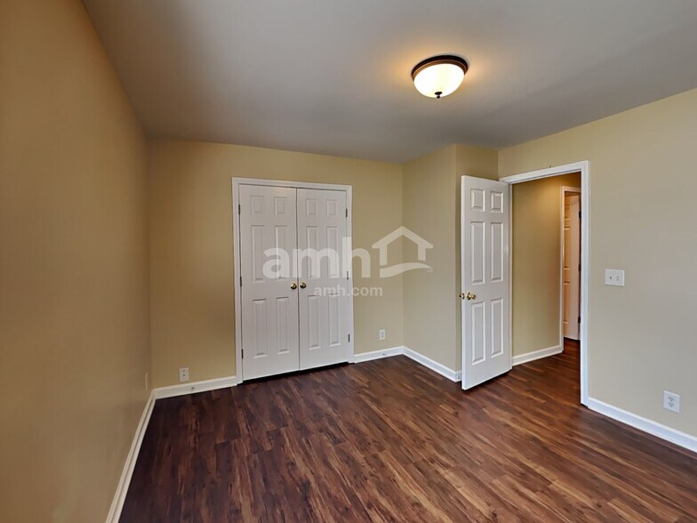 Building Photo - 1213 Travelers Pl