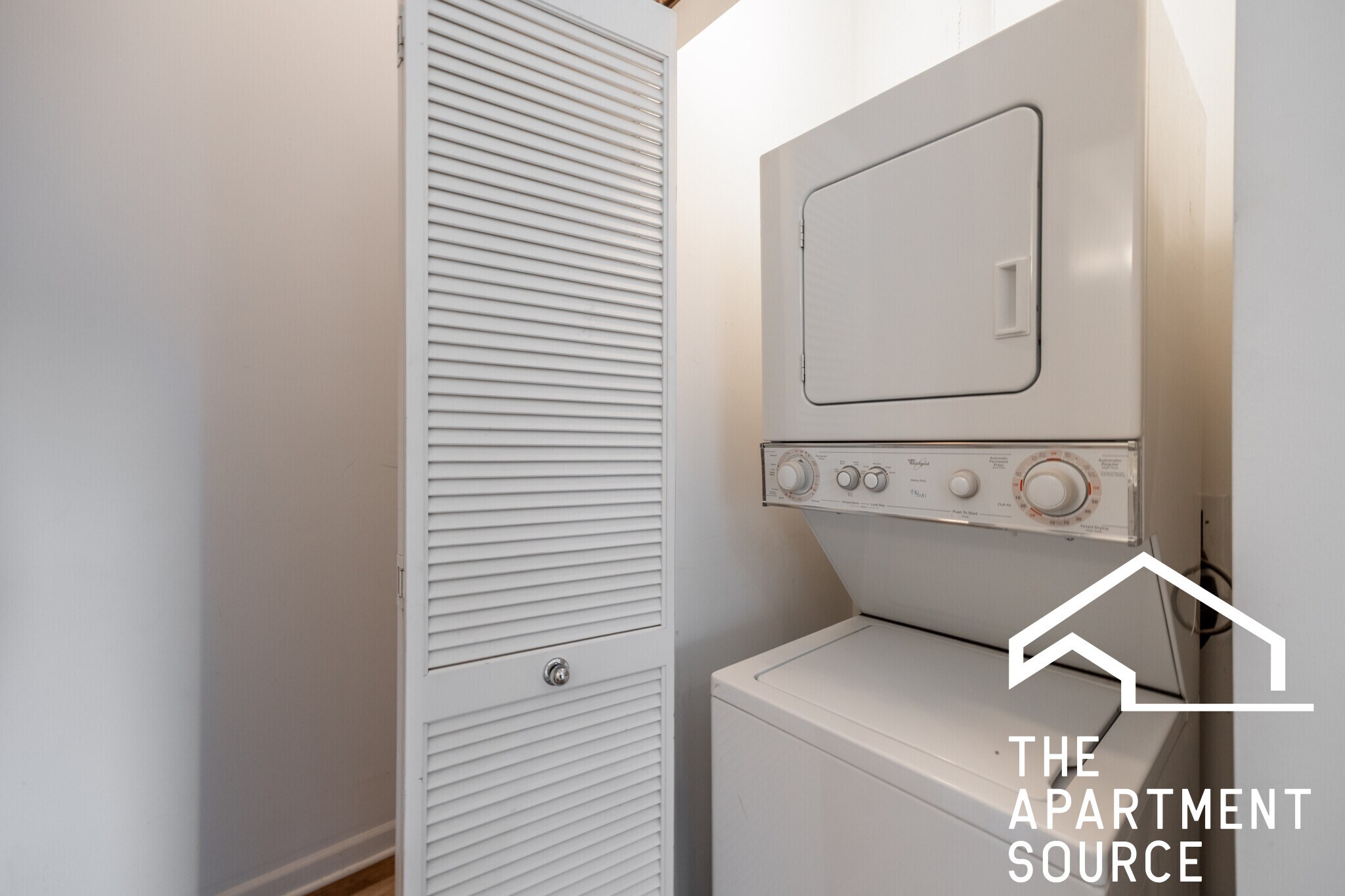 Building Photo - 2700 W North Ave