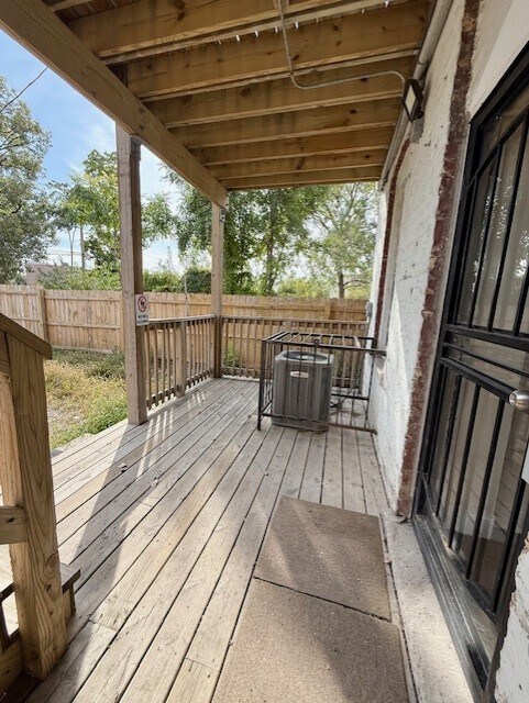 Building Photo - 1325 S Komensky Ave