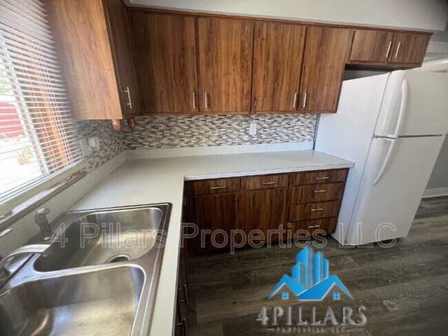 Building Photo - 106 Belden St