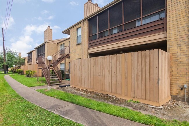 Building Photo - 10555 Turtlewood Ct