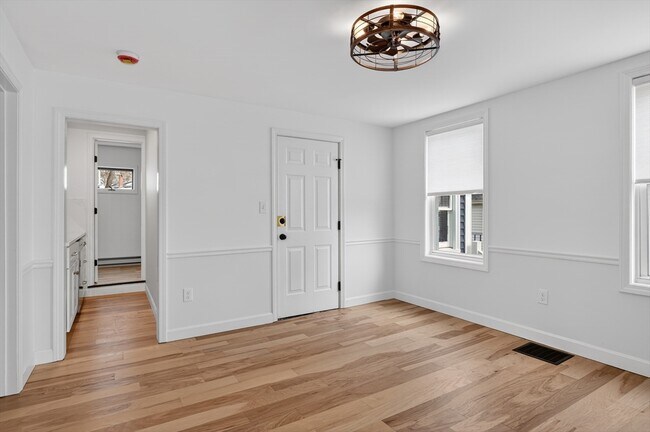 Building Photo - 28 Ekman St