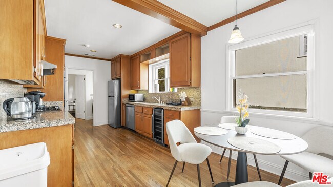 Building Photo - 10575 Holman Ave