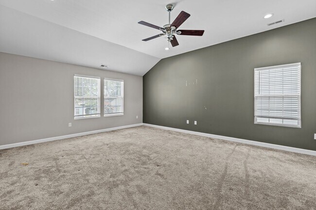 Building Photo - Beachside Living Just in Time for Summer!