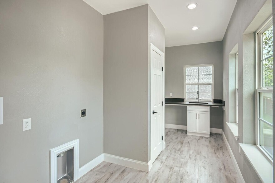 Building Photo - North Oak Cliff home 2 miles from Bishop A...