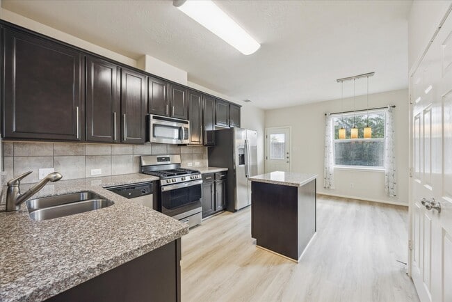 Building Photo - 6538 Wilshire Fern