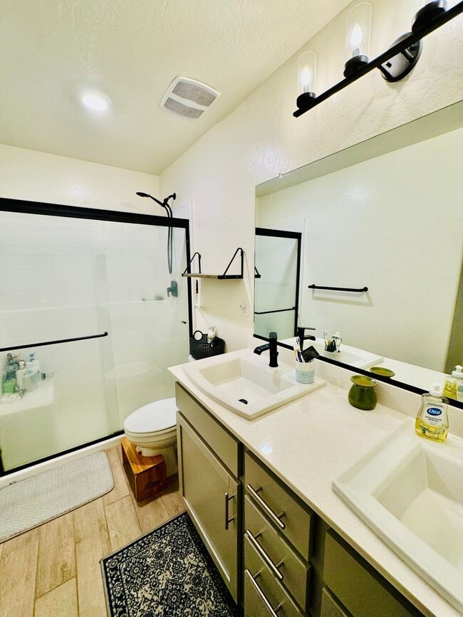 Building Photo - Beautiful 4 Bedroom 2 Bath Home with SOLAR...