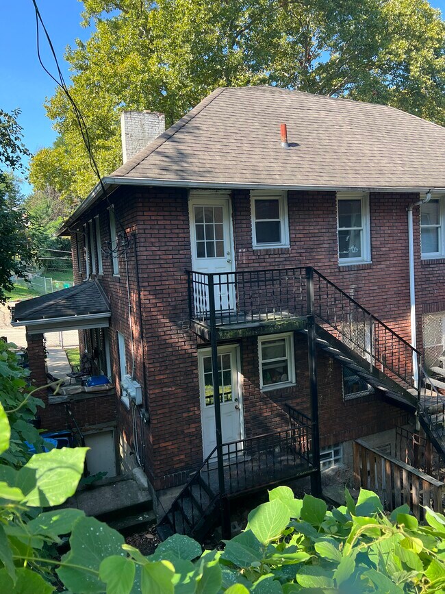 Building Photo - 1207 Sarah St