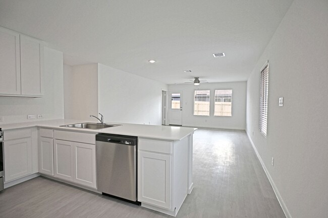 Building Photo - 2412 Shady Grv