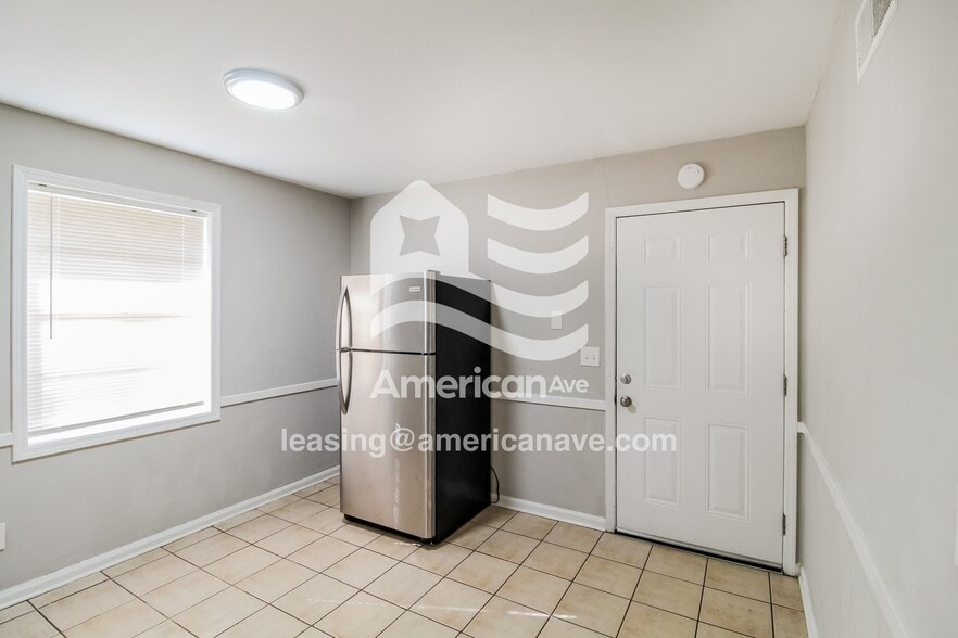Building Photo - 2306 Watkins Dr