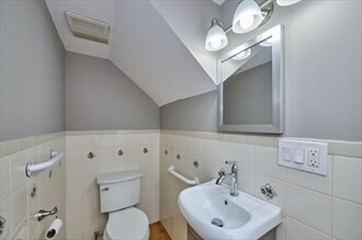 Building Photo - 14 Malvern Ave