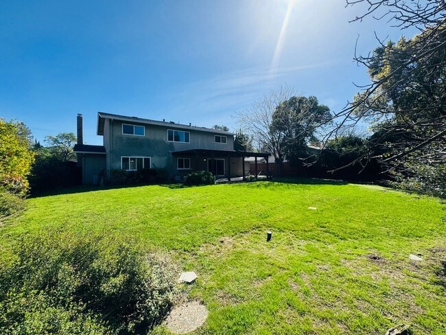 Building Photo - Nice Two-Story in Desired Northgate Neighborhood Available Now!