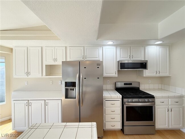 Building Photo - 3744 Crescent Canyon St