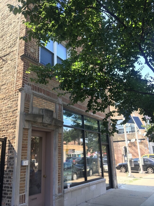 Building Photo - 1538 N Western Ave