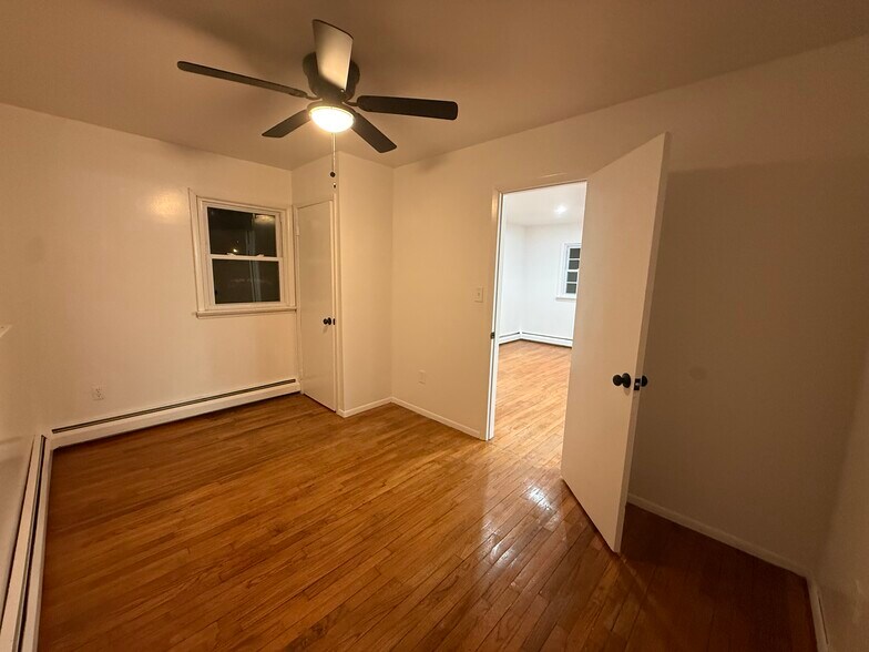 Building Photo - 7 Charles St