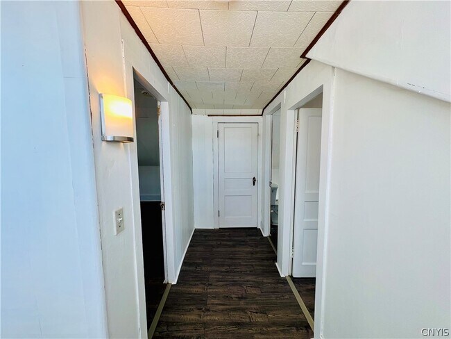 Building Photo - 140 E Oneida St