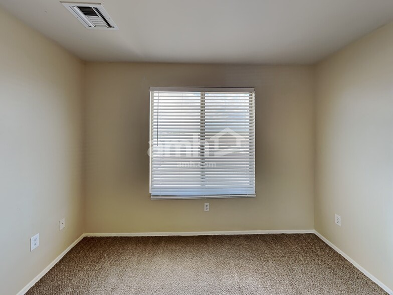 Building Photo - 12951 N Fox Hollow Dr