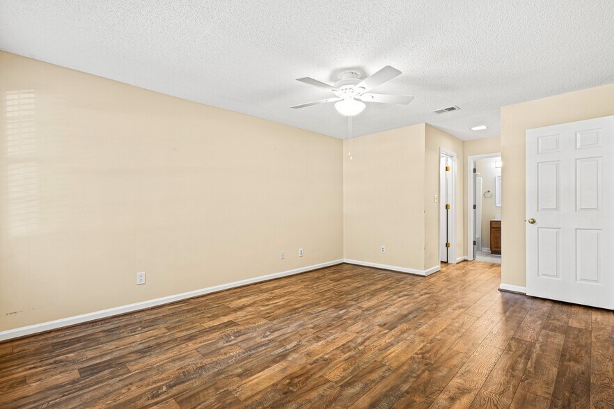 Master Bedroom - 98 Hampshire Ct