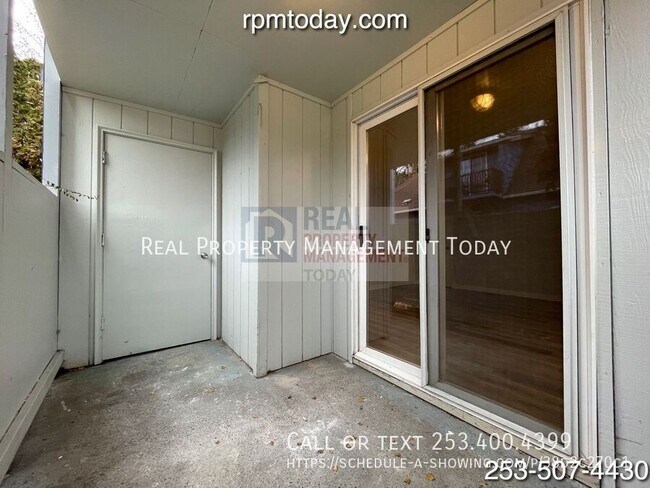 Building Photo - 6451 S Stevens St