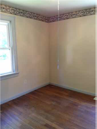 Building Photo - 3 Bedroom, 1.5 bath Home, Available: July 2027!