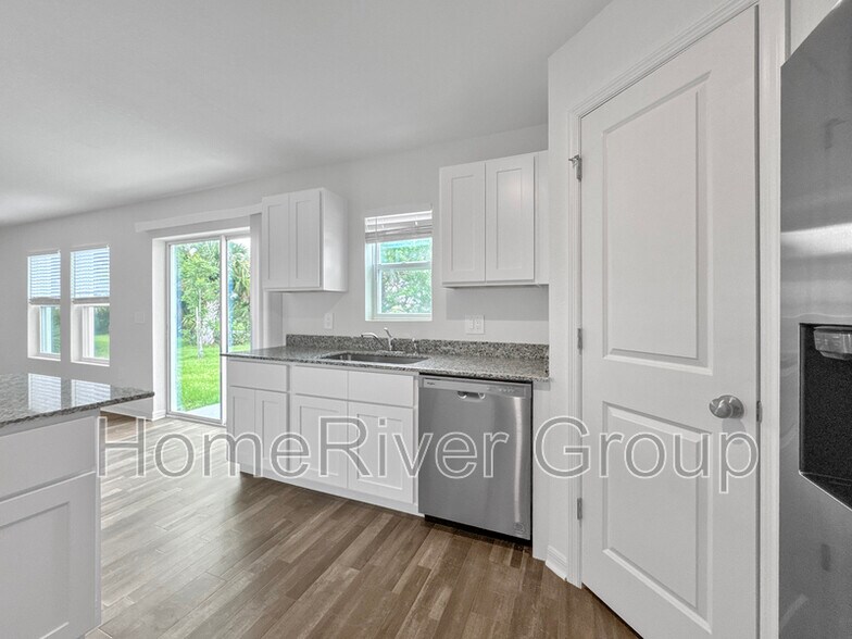 Building Photo - 3119 SW 21st Pl