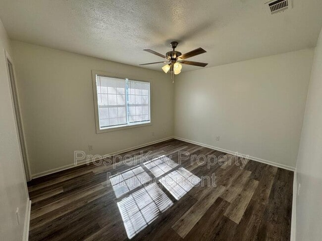 Building Photo - 6428 Luna Dr