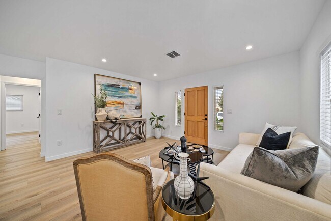 Building Photo - 11946 Aneta St