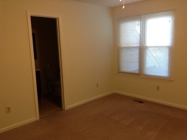 Building Photo - 1508 Fairfax Dr