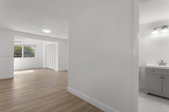 Building Photo - 2375 SW 16th Ave