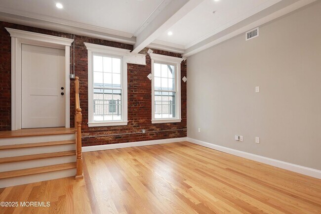 Building Photo - 14 W Front St