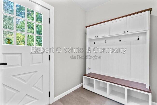 Building Photo - 851 Ward Ln
