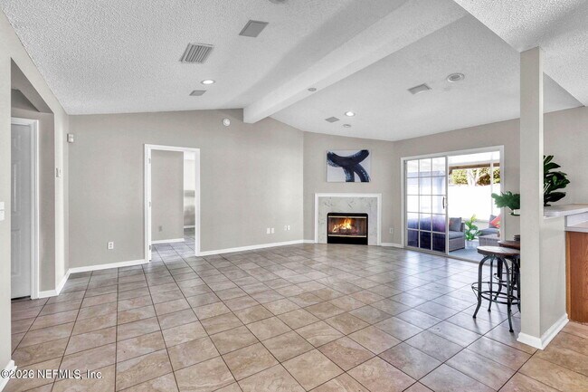 Building Photo - 12967 Canyon Creek Trail S