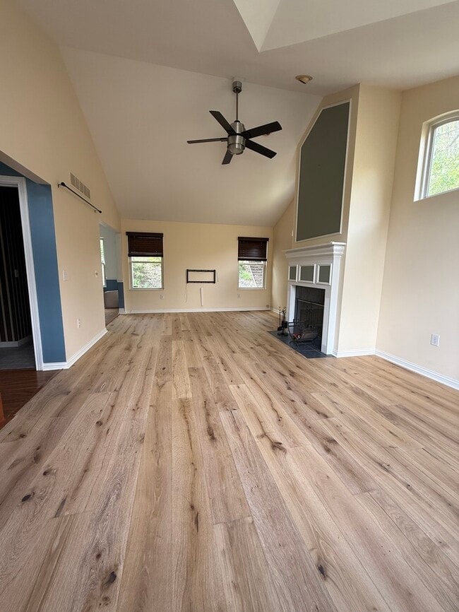 Building Photo - SIngle Family