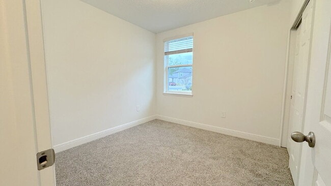 Building Photo - 213 Links Ter Blvd