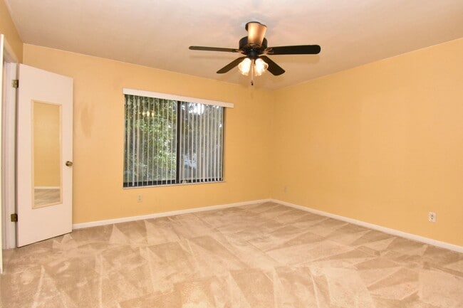 Building Photo - 2/2 Townhome in SW Gainesville - Available NOW!